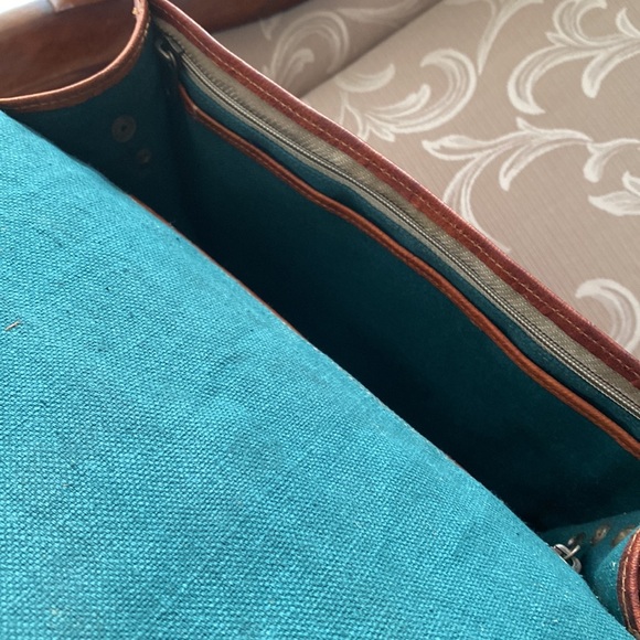 ๐ธ SOLD SOLD SOLD SOLD SOLD GENUINE LEATHER CROSSBODY BAG - Picture 5 of 8